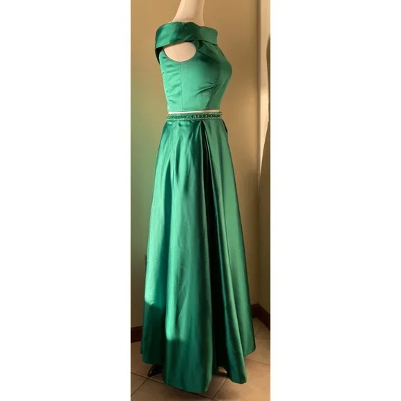 SHERRI HILL Emerald Green Long 2 Piece Prom Dress with Beaded Waist, Size 6 Prom